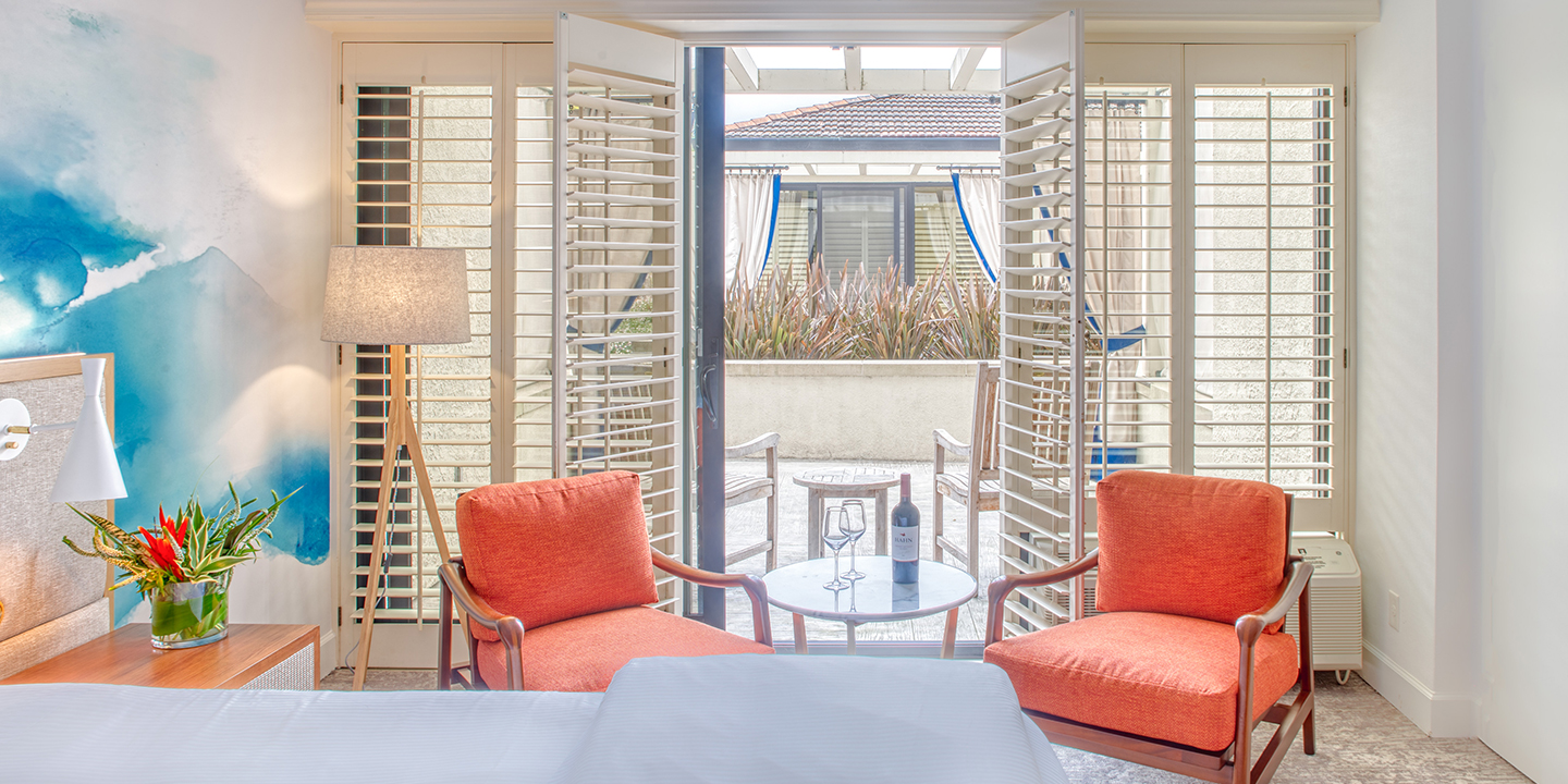 Courtyard king ADA bedroom.