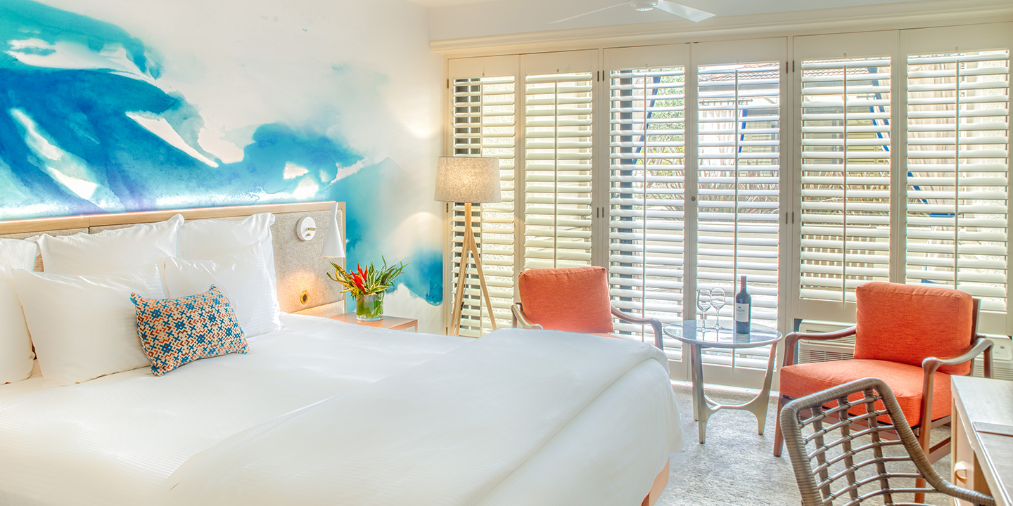 Courtyard king bed room. 