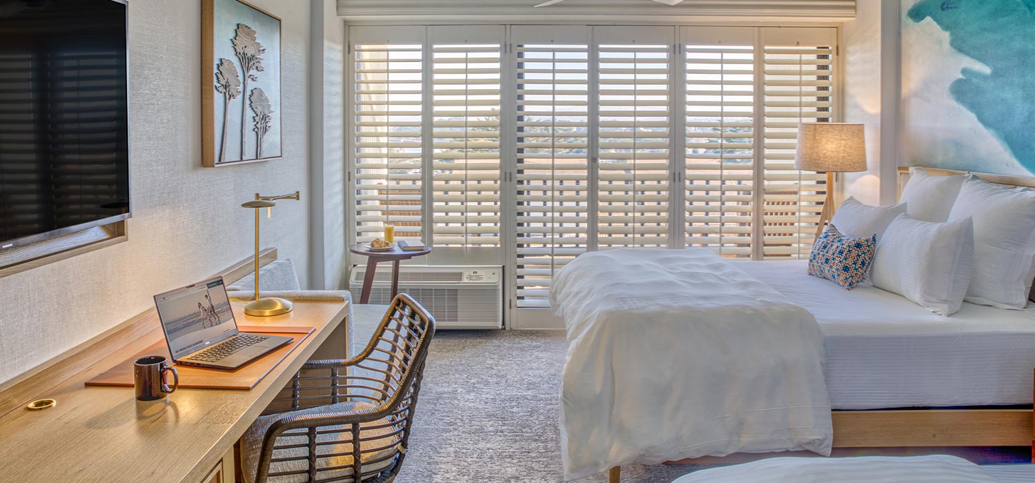 Partial Harbor view queen bed.