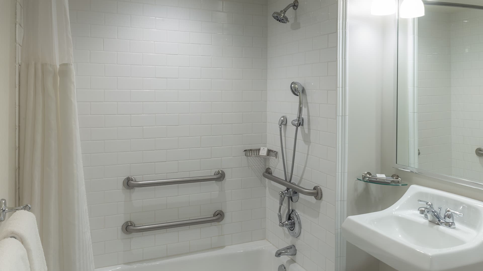 Portola Room ADA bathtub.