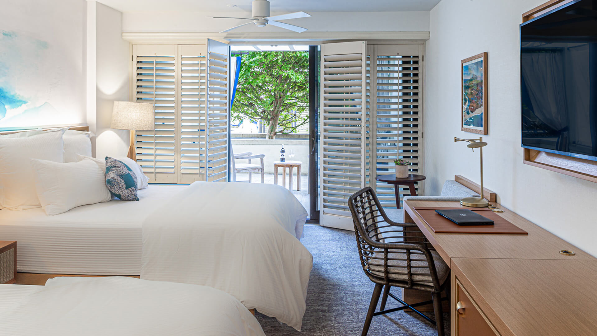 Courtyard Queen bed.