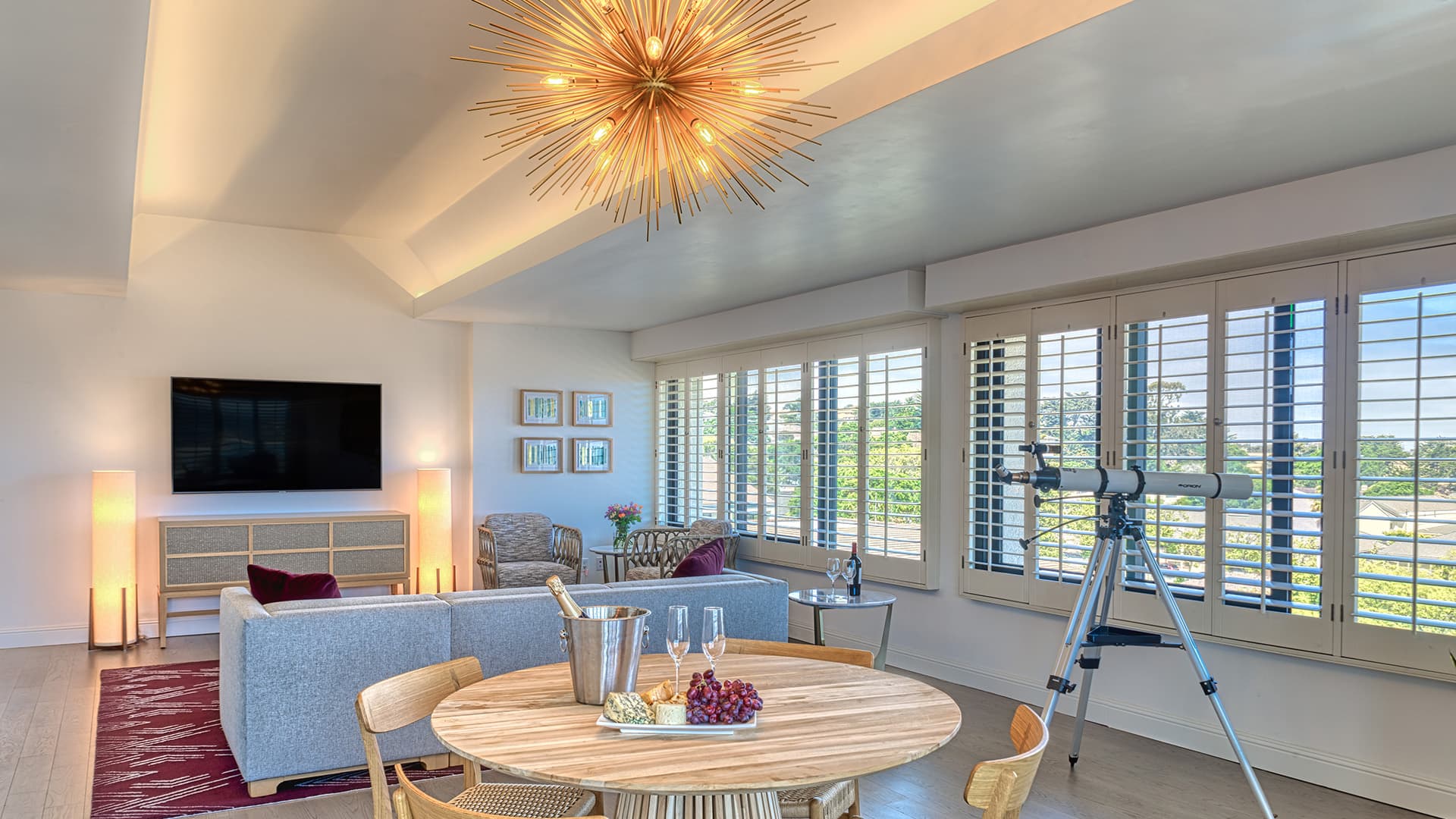 One Bedroom Executive Suite dining area.