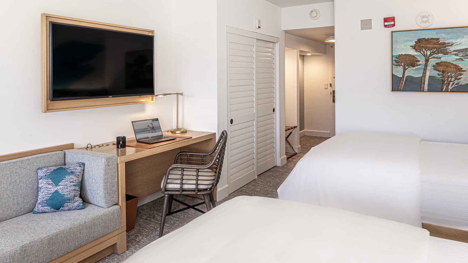 Portola Queen ADA bedroom.