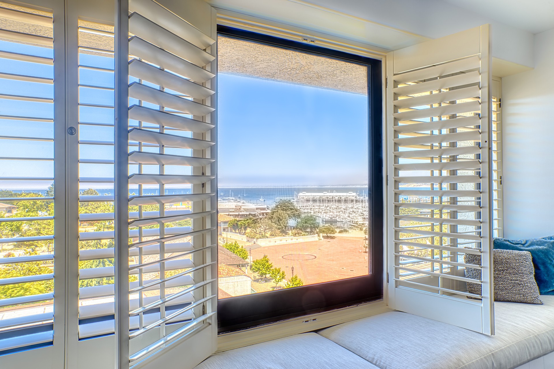 Executive king window seating. 