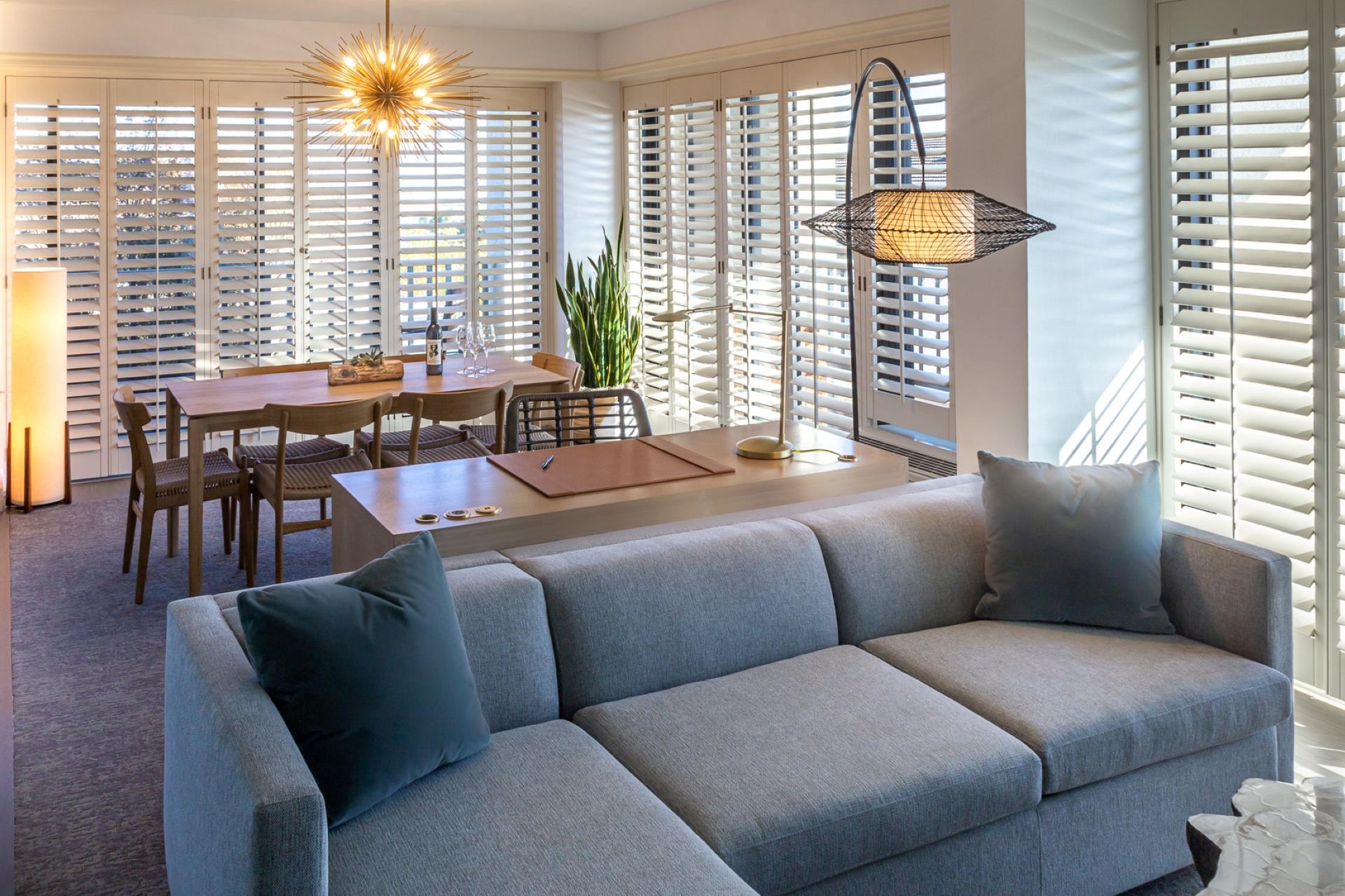 Deluxe Hospitality Suite Dining