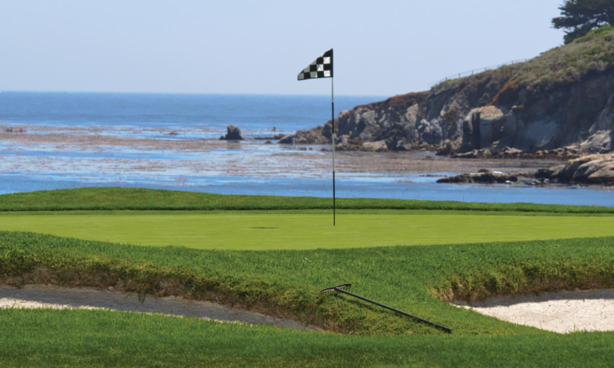 flag on golf course