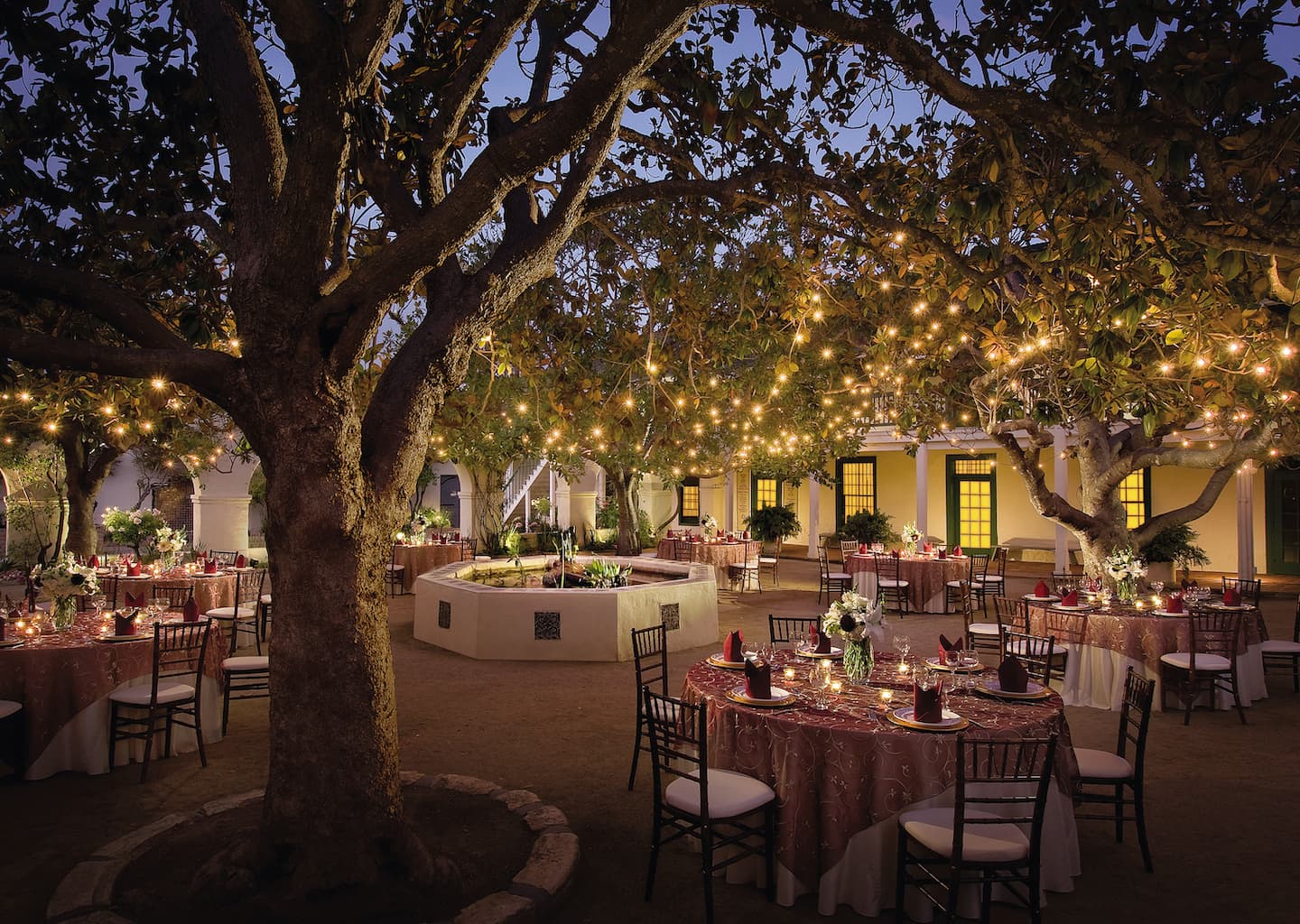 Night dining scenery