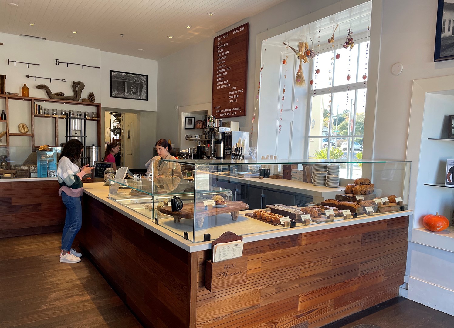 5 Cozy Cafes to Visit on the Monterey Peninsula